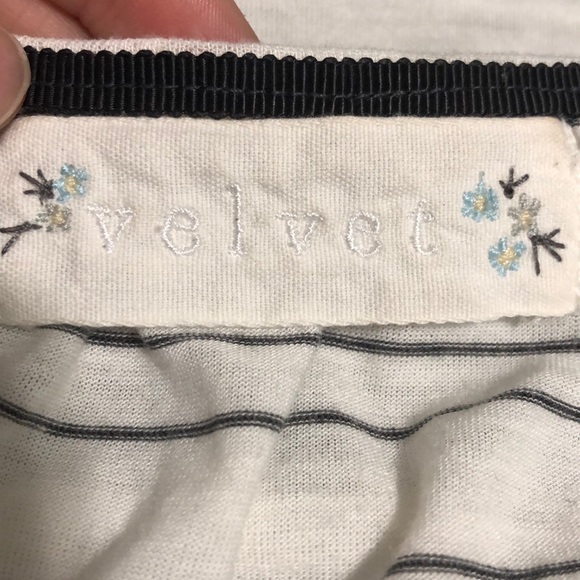 Velvet white tee w/black stripes size medium - Picture 4 of 5